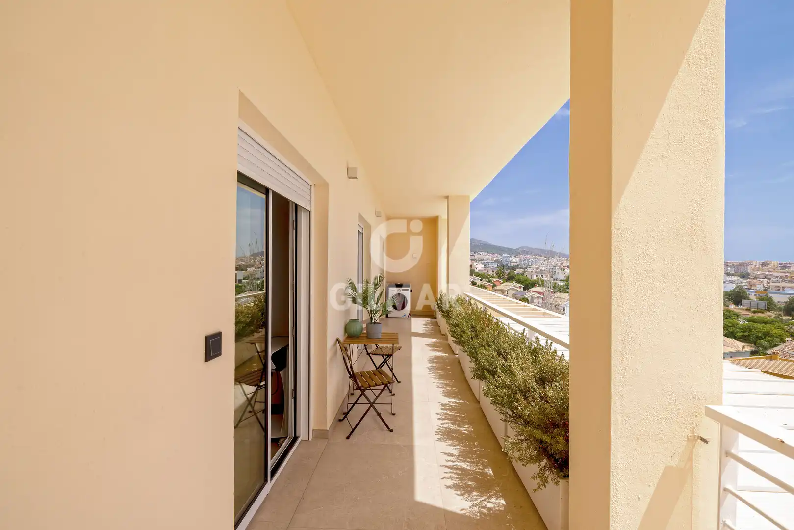 Vista exterior de Dúplex en venta en Benalmádena con Calefacción, Jardín privado y Piscina