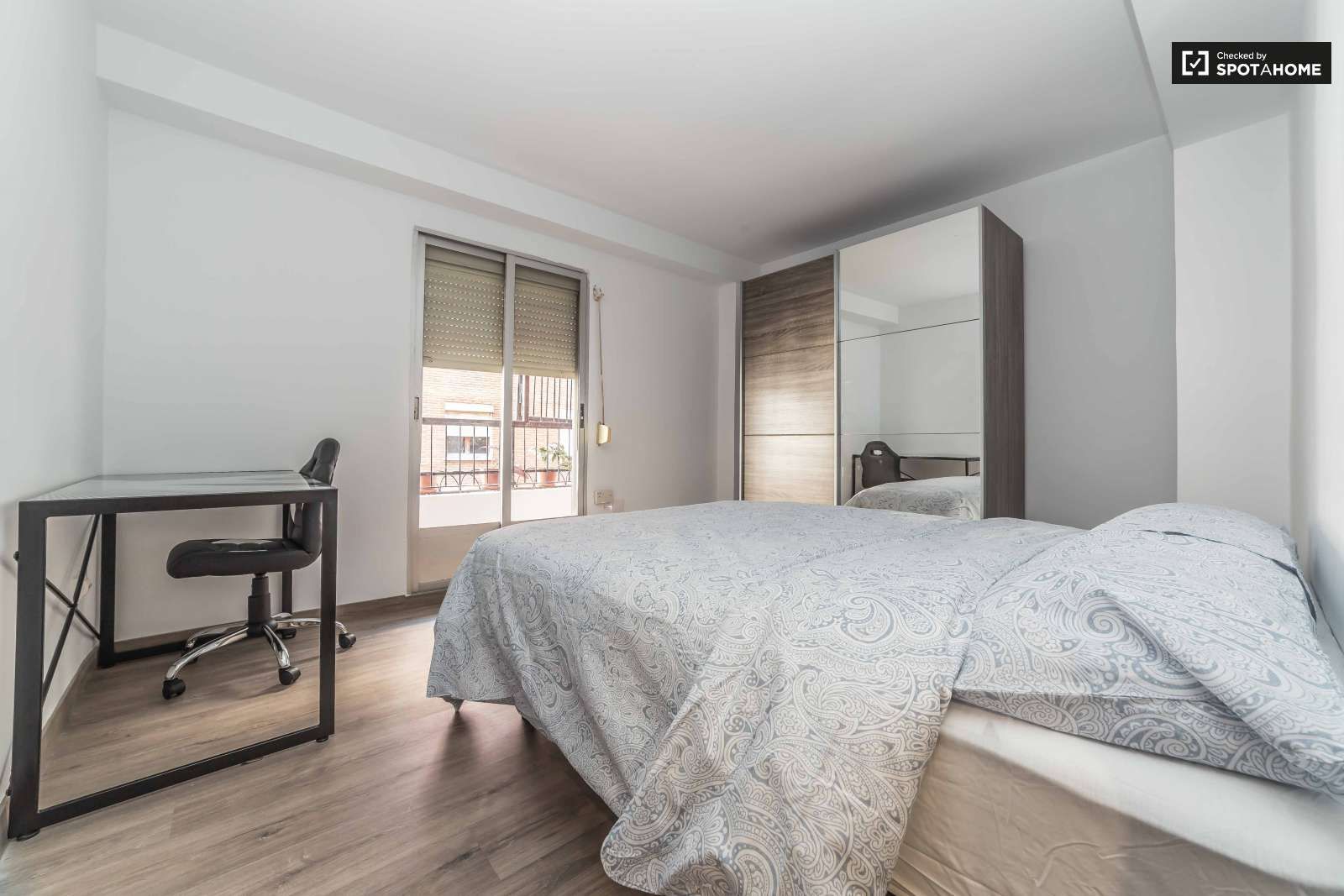 Flat to share in Trinitat