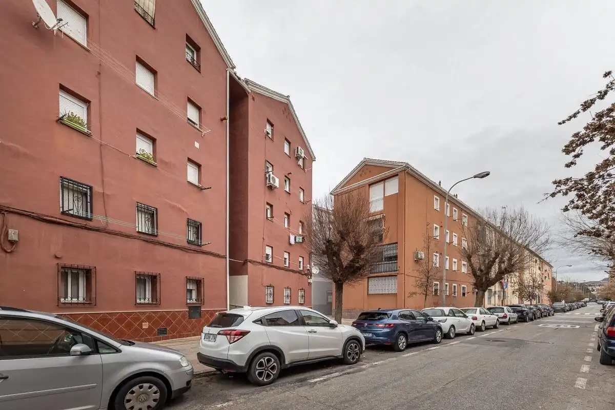 Vista exterior de Pis en venda en Granada amb Aire condicionat i Parquet