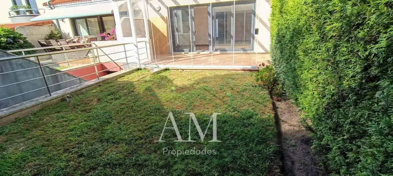 Jardí de Casa o xalet en venda en Vigo  amb Calefacció, Jardí privat i Terrassa