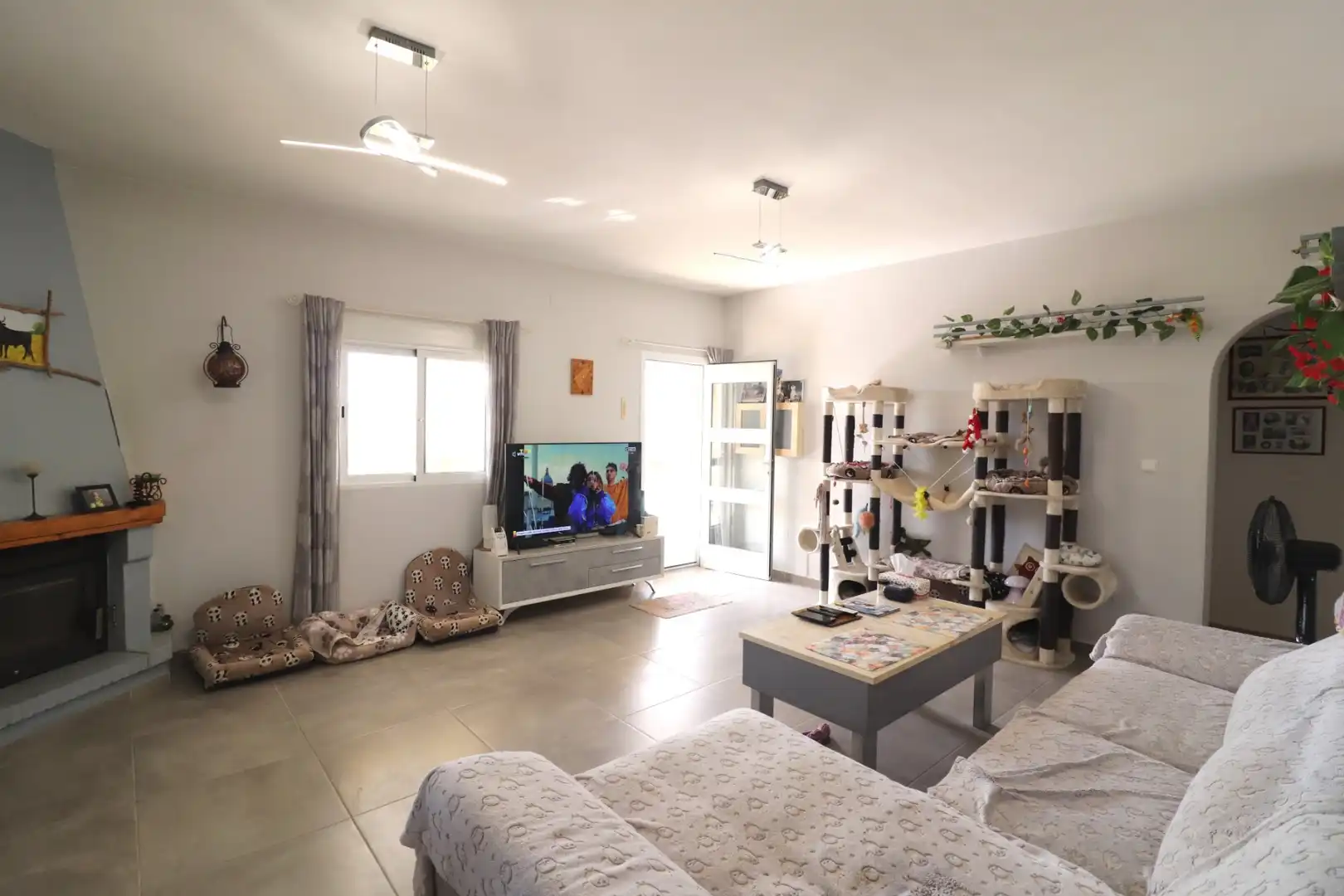 Sala d'estar de Finca rústica en venda en Orihuela amb Terrassa i Piscina