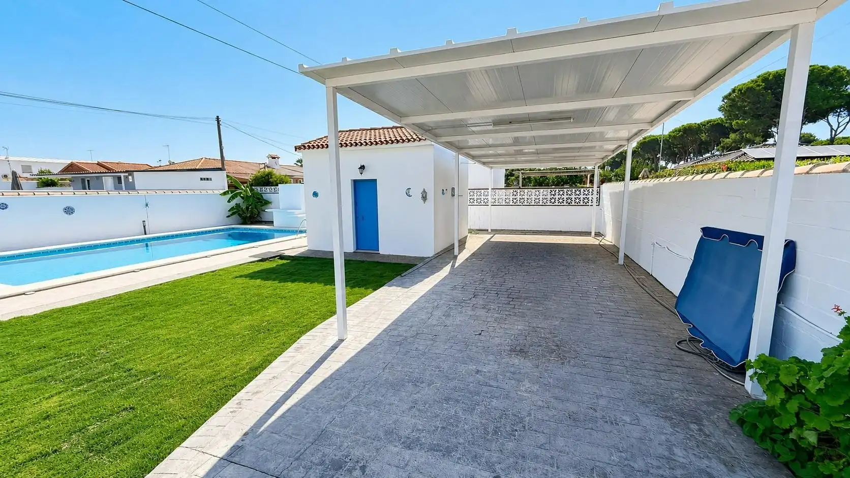 Piscina de Casa o chalet en venta en Chiclana de la Frontera con Jardín privado, Trastero y Piscina