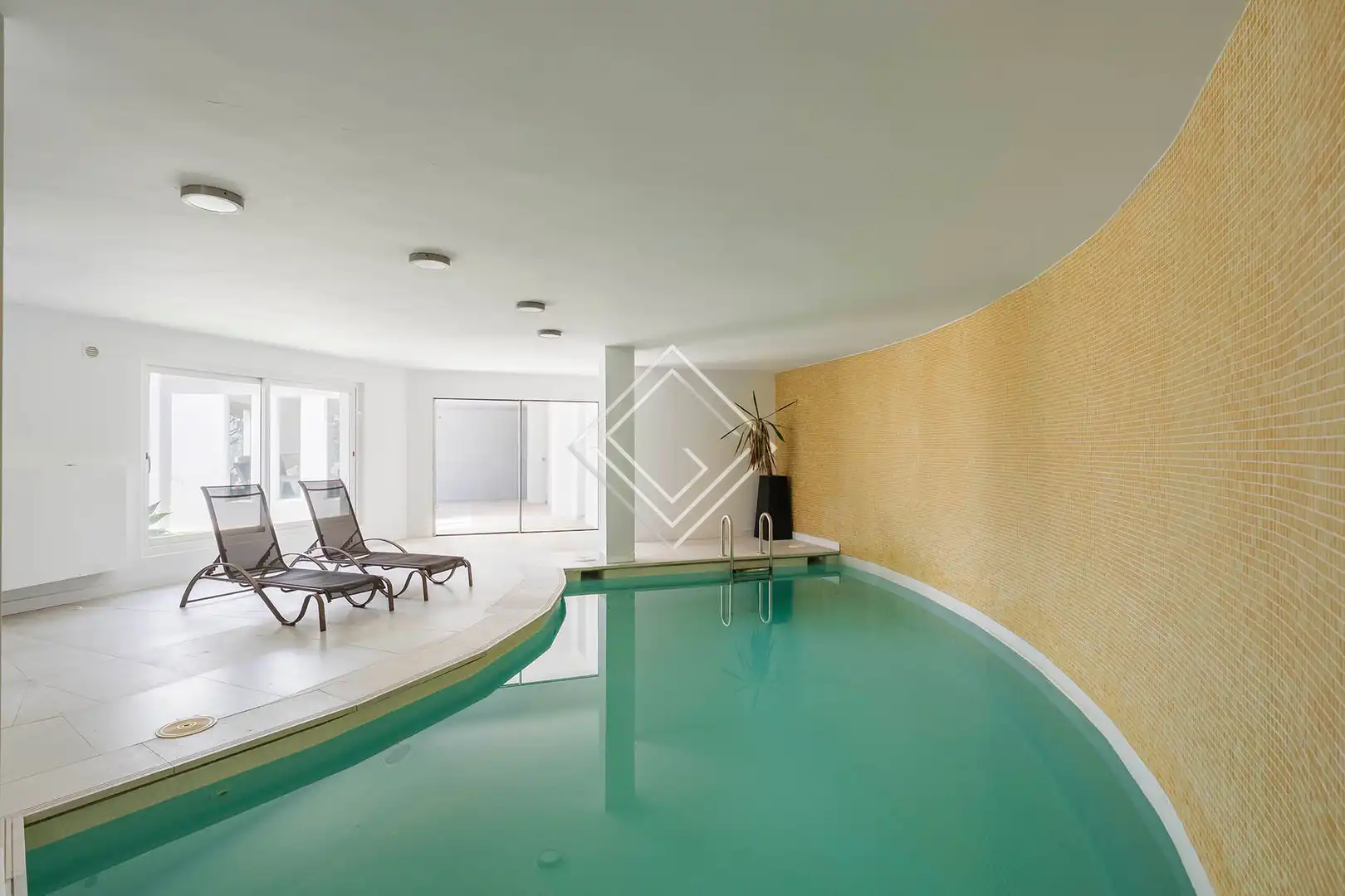 Piscina de Casa o chalet de alquiler en Marbella con Aire acondicionado, Calefacción y Jardín privado