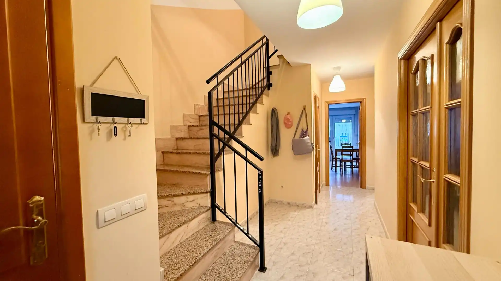 Einfamilien-Reihenhaus zum Verkauf in Cuéllar mit Heizung, Privatgarten und Abstellraum