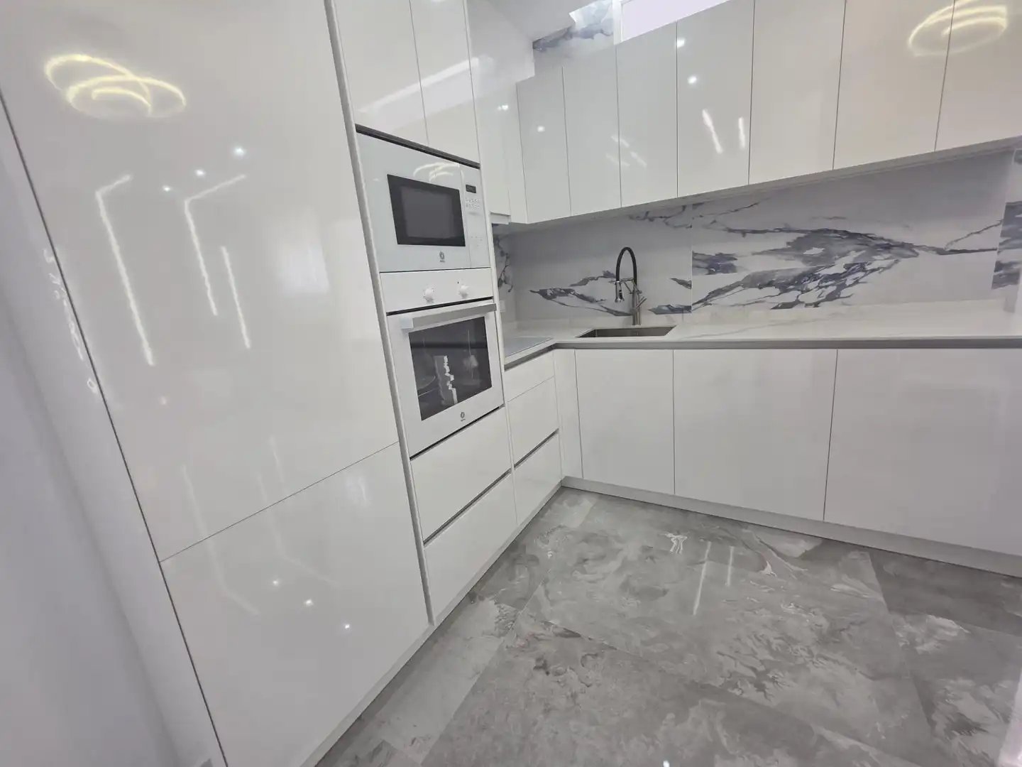 Cocina de Piso en venta en Benidorm con Aire acondicionado, Calefacción y Jardín privado