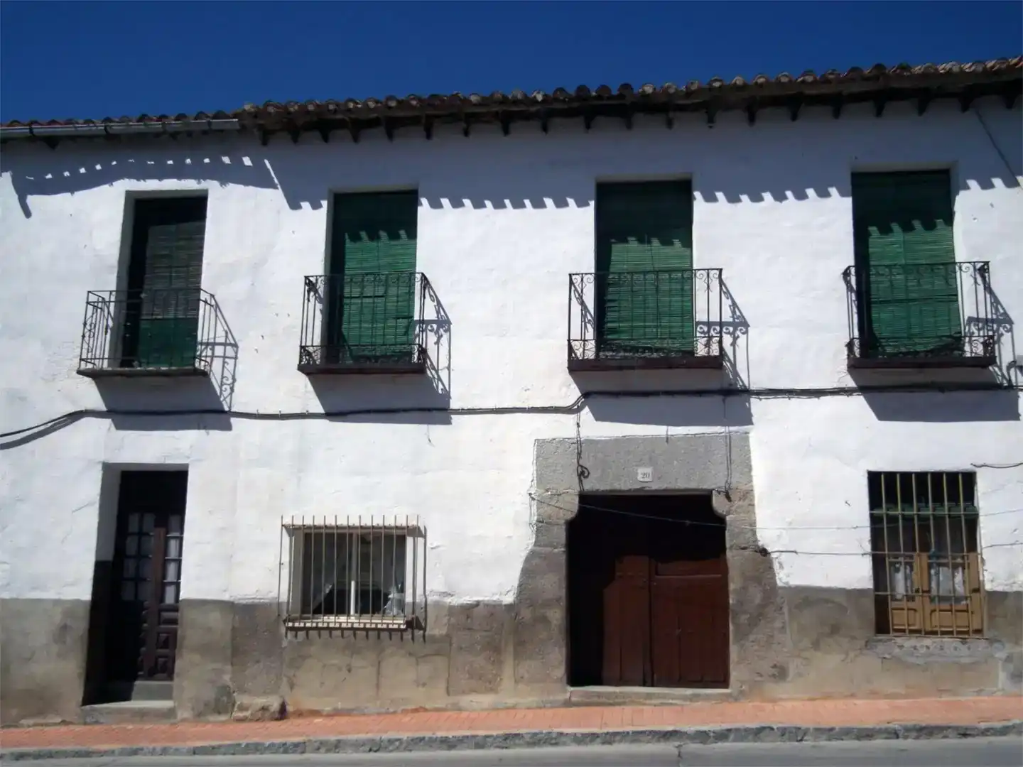 Vista exterior de Casa adosada en venda en Cebreros amb Balcó