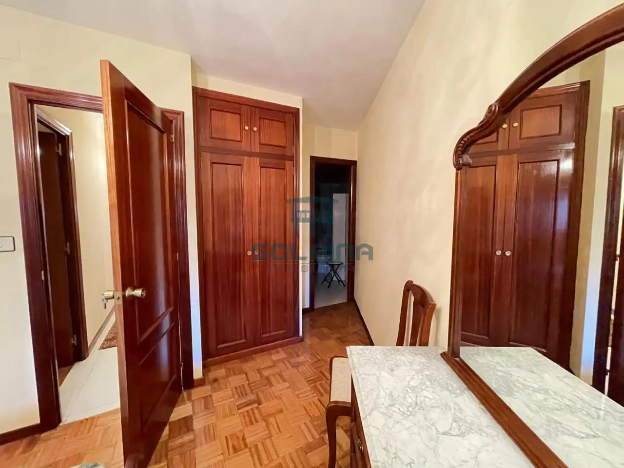 Dormitori de Pis en venda en Ourense Capital  amb Calefacció, Parquet i Traster