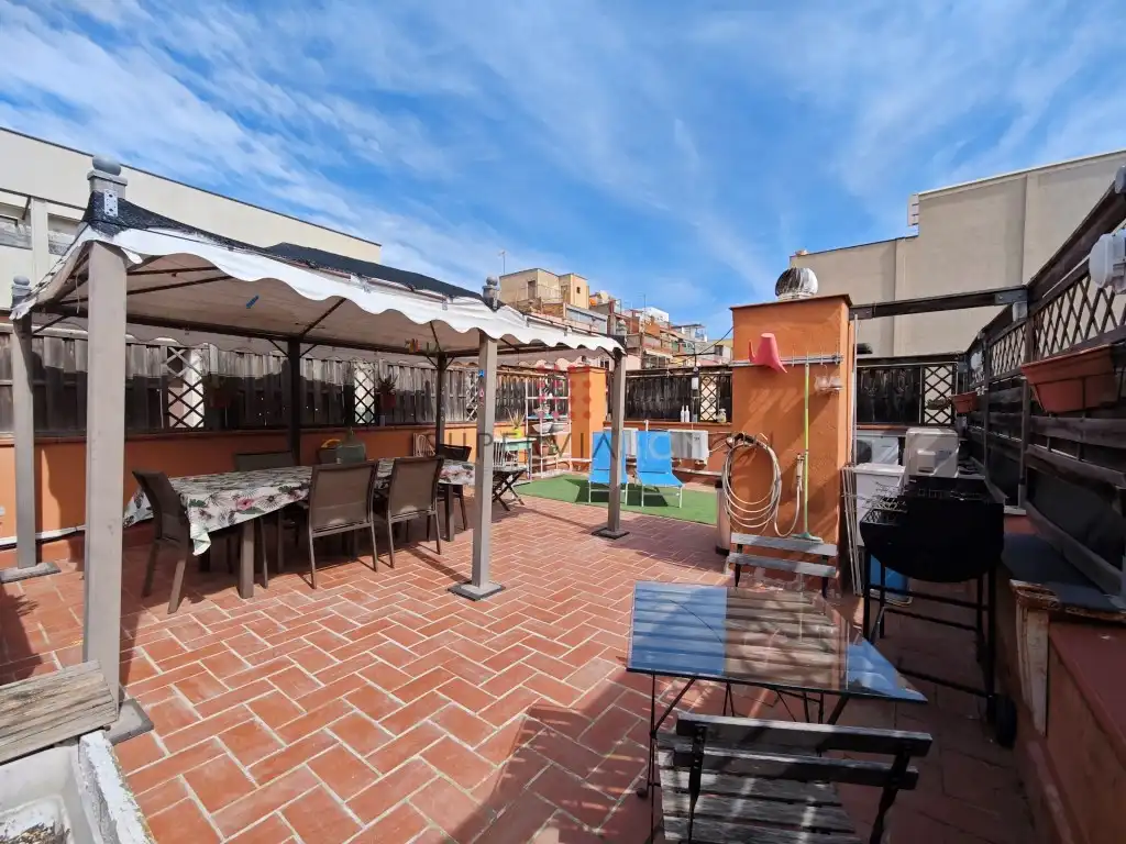 Terrasse von Dachboden zum Verkauf in Barcelona mit Balkon