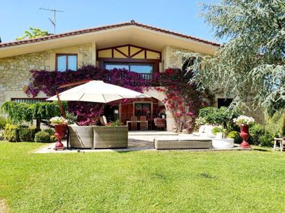 Jardí de Casa o xalet en venda en Loiu amb Terrassa