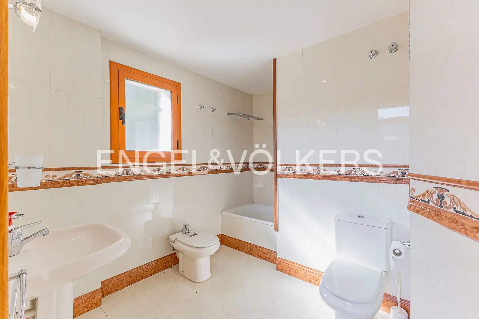 Baño de Casa o chalet de alquiler en Barcelona con Aire acondicionado, Calefacción y Jardín privado