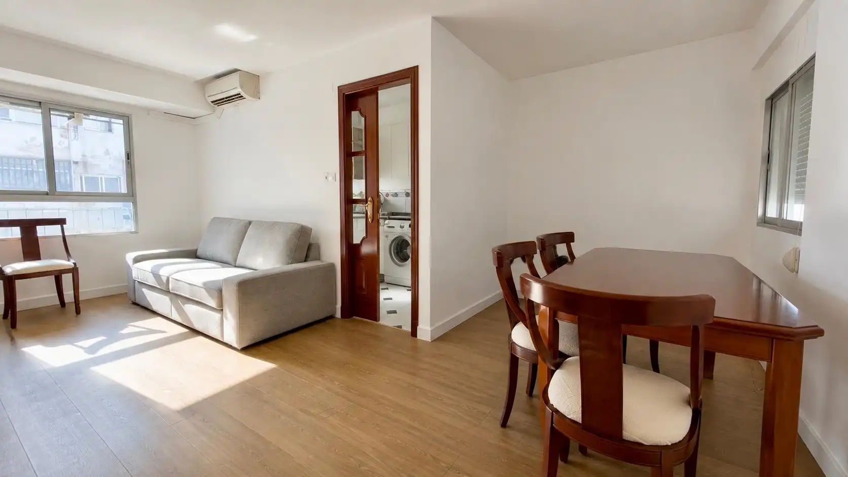 Living room of Flat for rent in Valencia  with Air Conditioner, Furnished and Balcony