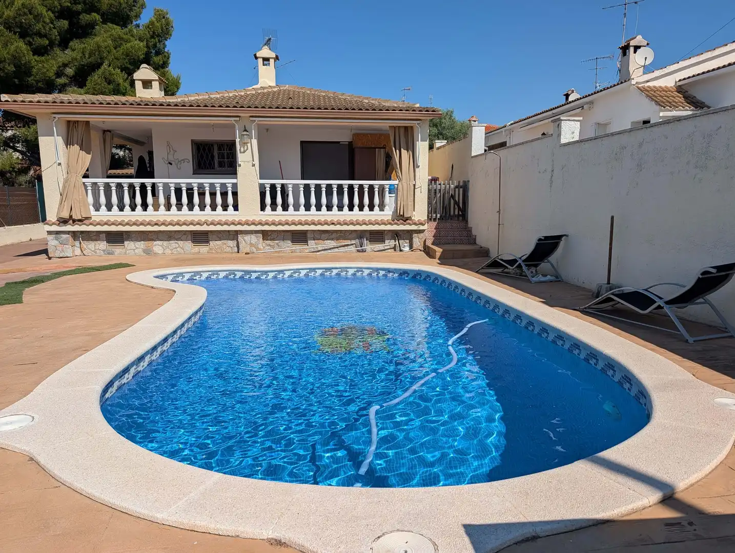 Piscina de Casa o xalet en venda en Cunit amb Aire condicionat, Calefacció i Terrassa
