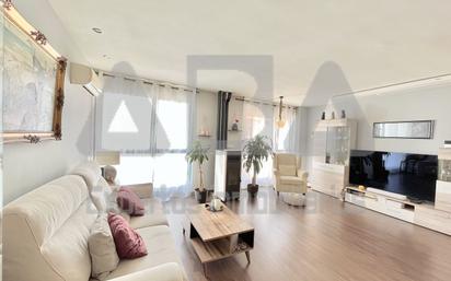 Sala d'estar de Dúplex en venda en Pozuelo de Alarcón amb Aire condicionat i Terrassa