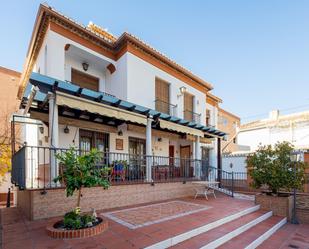 Vista exterior de Casa o xalet en venda en  Granada Capital amb Aire condicionat, Calefacció i Jardí privat