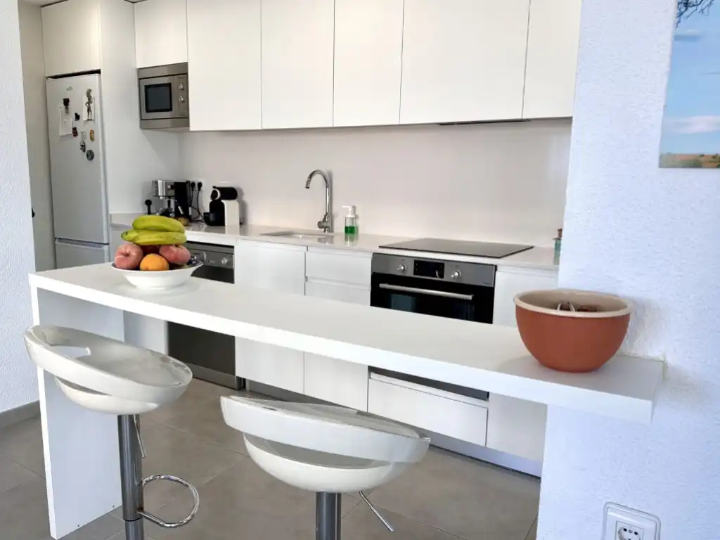 Cocina de Apartamento de alquiler en Benicasim / Benicàssim con Terraza, Amueblado y Horno