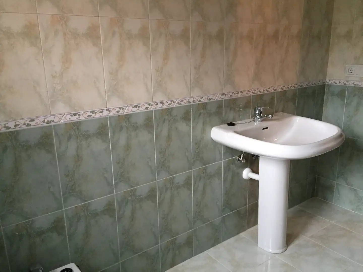 Bathroom of Houses for sale in Santiago de Compostela   with Furnished