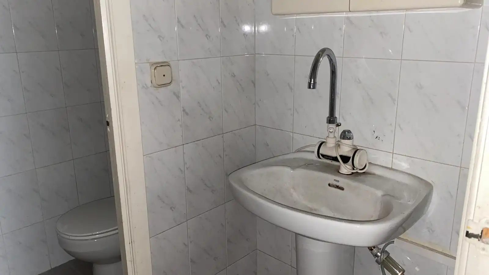 Badezimmer von Geschaftsraum zum Verkauf in Ponferrada