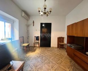 Sala d'estar de Casa adosada en venda en Oropesa amb Aire condicionat