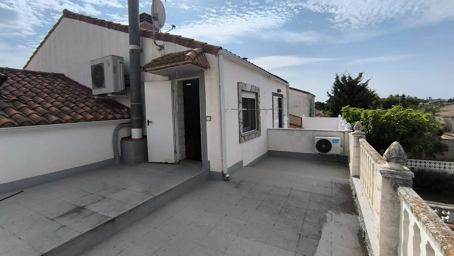 Vista exterior de Casa adosada en venda en Pinseque amb Aire condicionat, Calefacció i Jardí privat