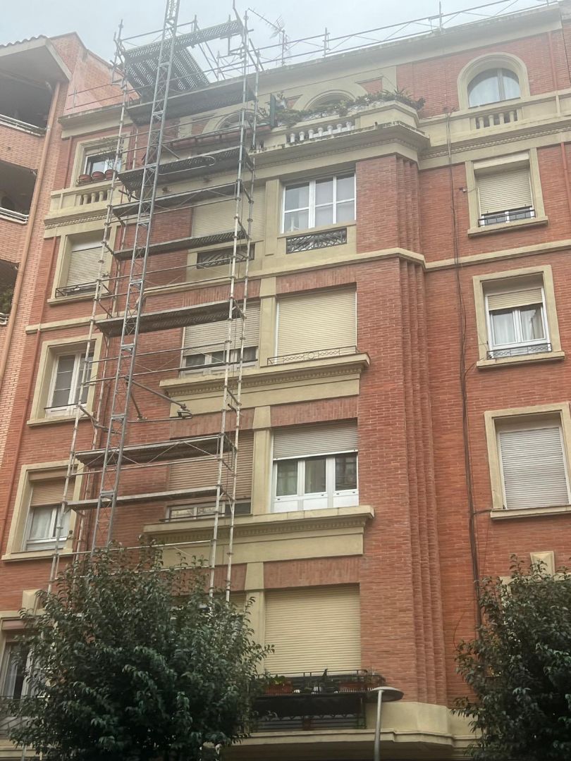 Vista exterior de Piso en venta en  Logroño con Balcón
