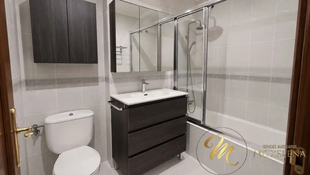 Badezimmer von Wohnung zum Verkauf in Leioa mit Heizung, Privatgarten und Terrasse