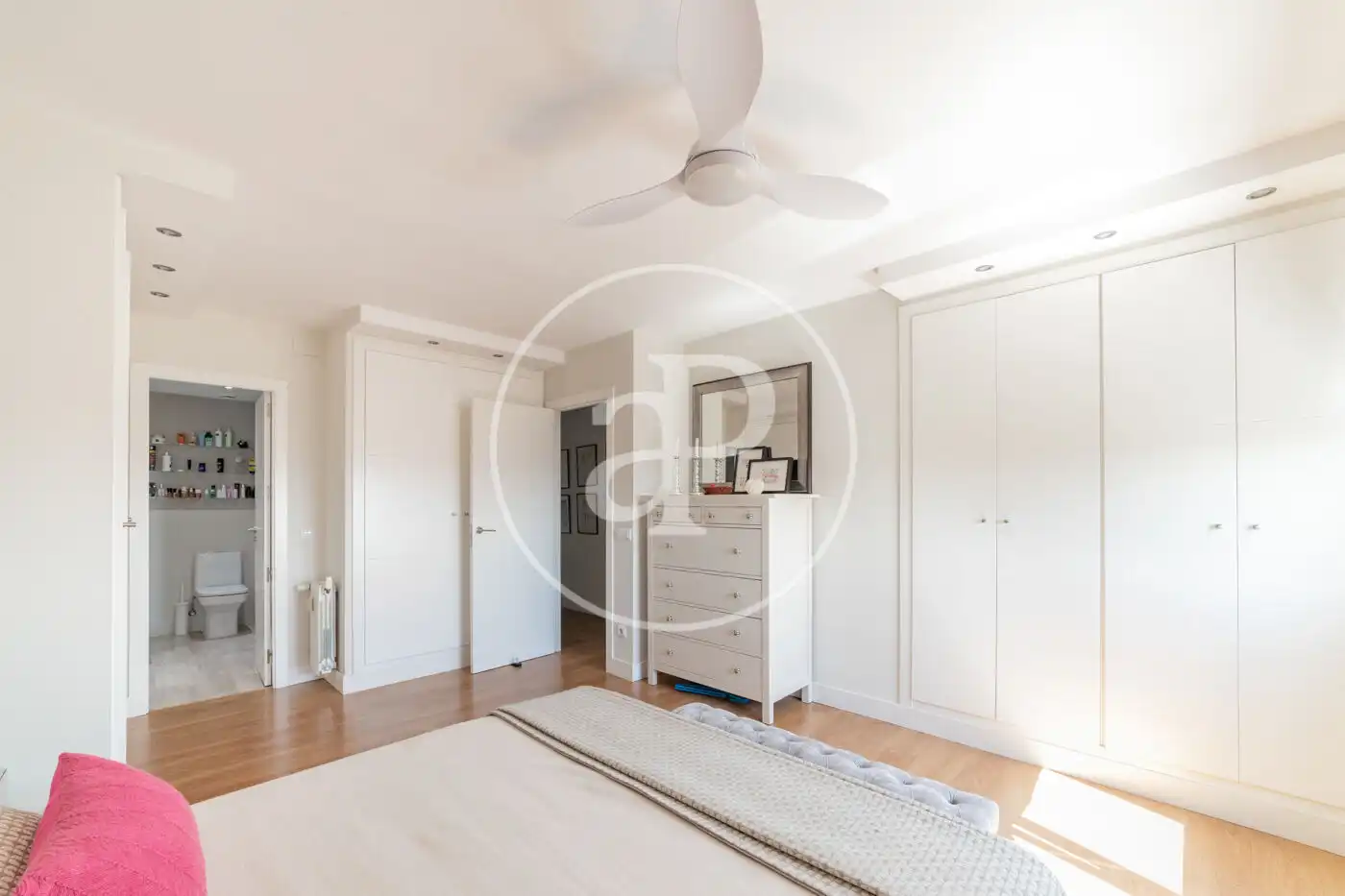 Habitación de Ático en venta en Madrid con Aire acondicionado, Calefacción y Jardín privado