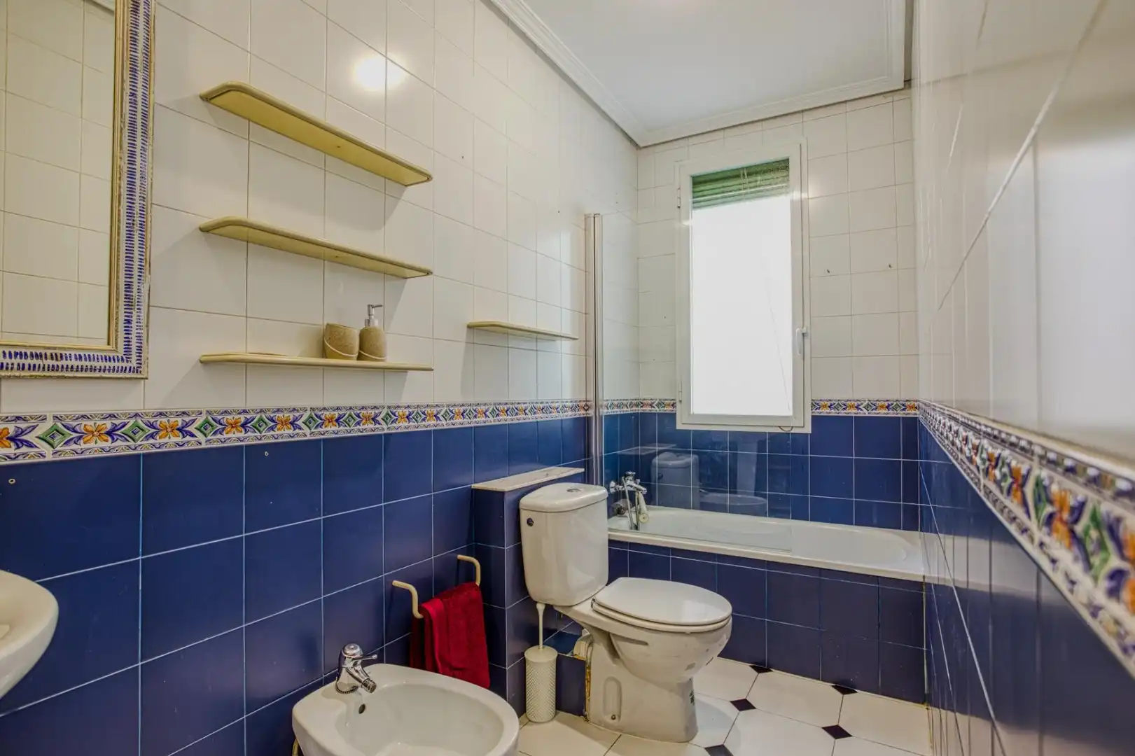 Baño de Apartamento de alquiler en Madrid con Aire acondicionado, Calefacción y Parquet