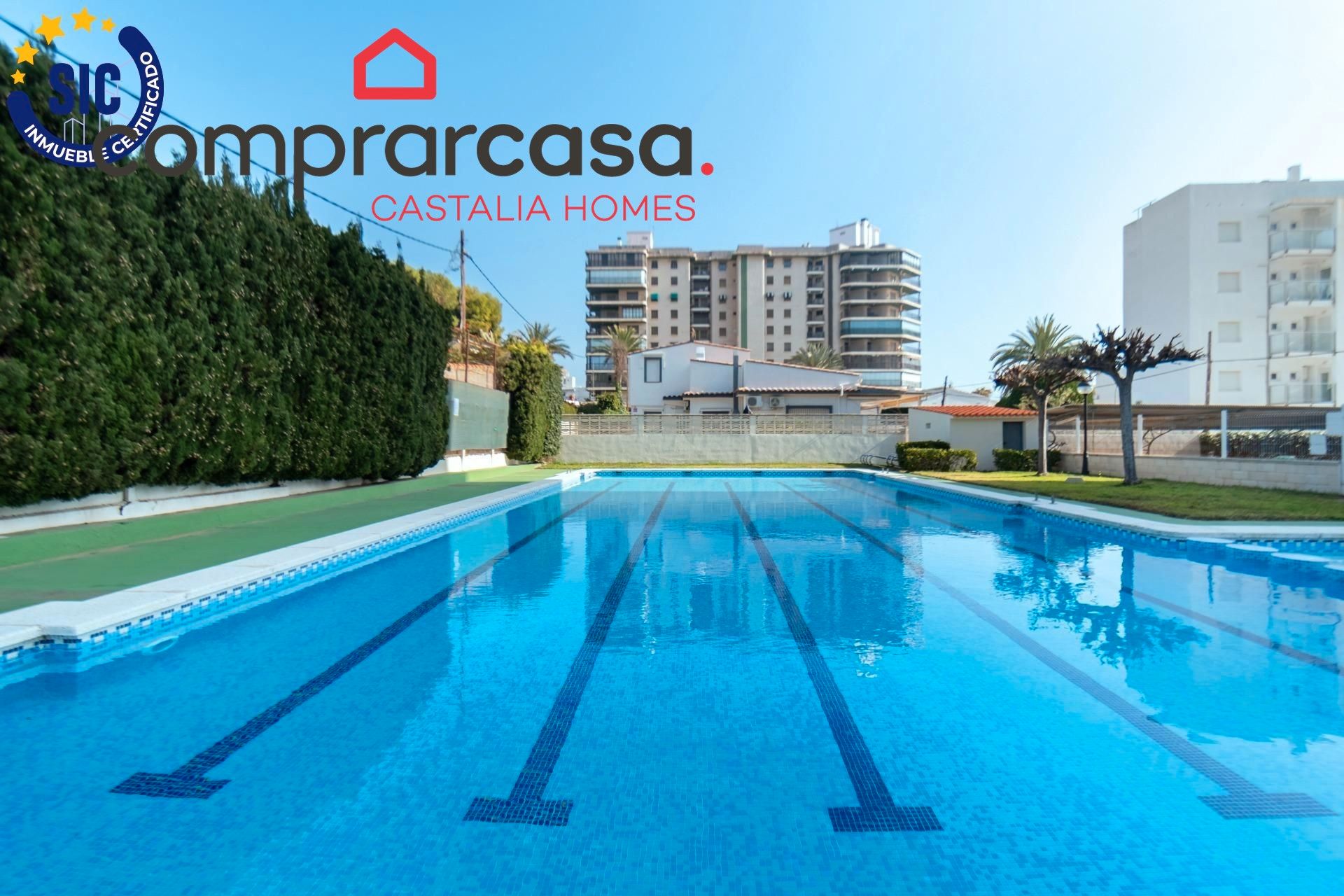 Vista exterior de Apartament en venda en Benicasim / Benicàssim amb Terrassa, Moblat i Piscina comunitària