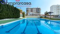 Vista exterior de Apartament en venda en Benicasim / Benicàssim amb Terrassa, Moblat i Piscina comunitària