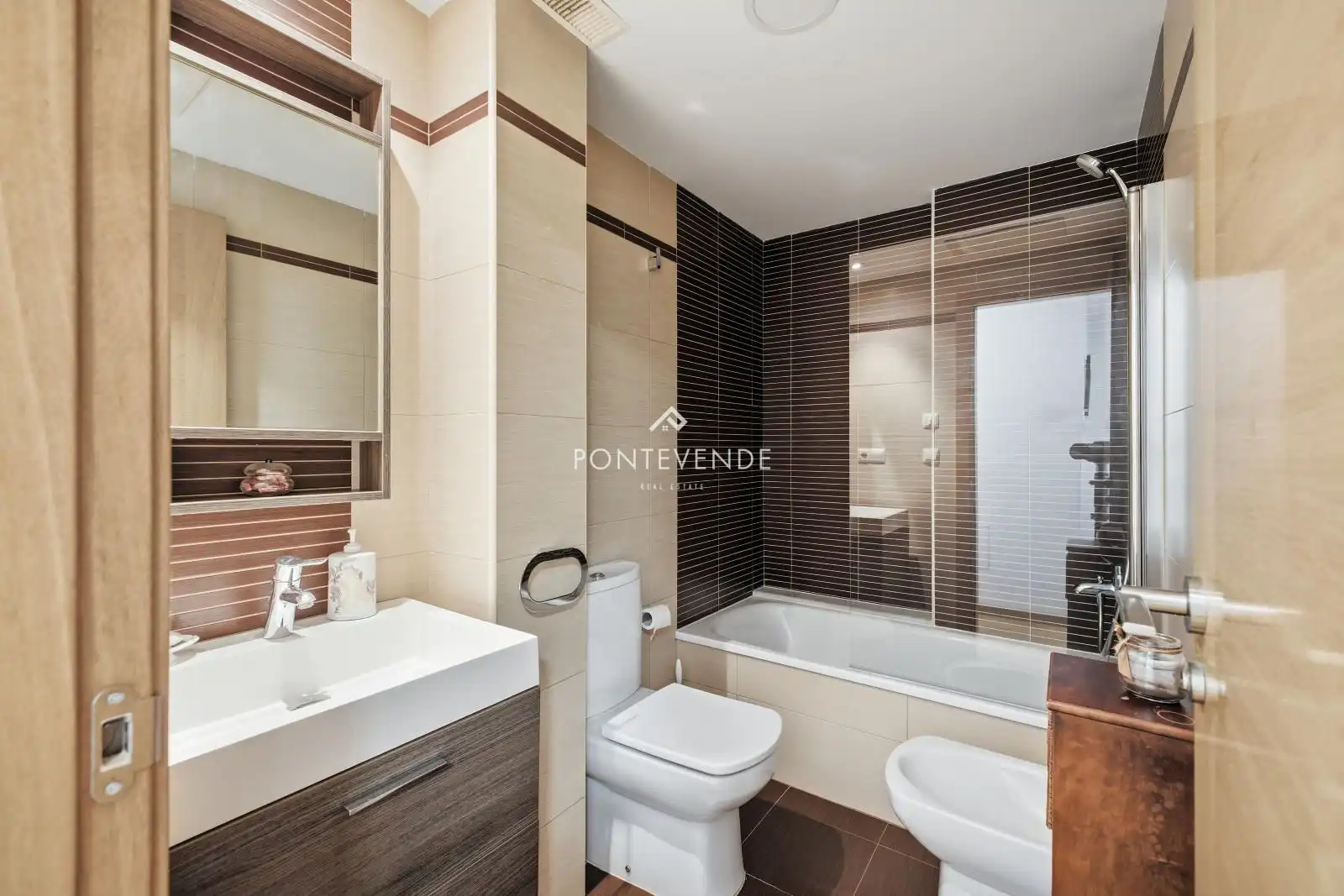 Baño de Piso en venta en Poio con Calefacción, Parquet y Trastero