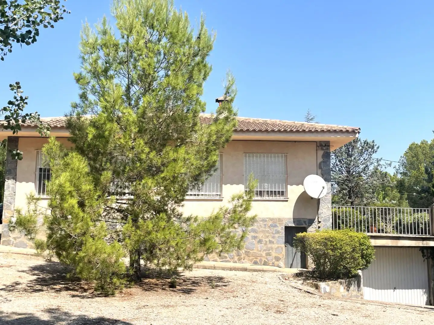 Vista exterior de Casa o xalet en venda en Cocentaina amb Aire condicionat, Terrassa i Piscina