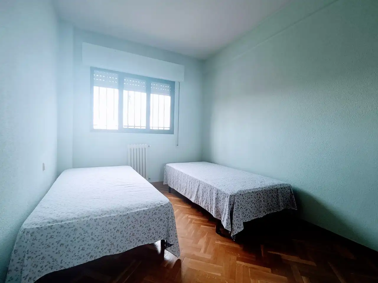 Bedroom of Flat for rent in Madrid  with Heating and Parquet flooring
