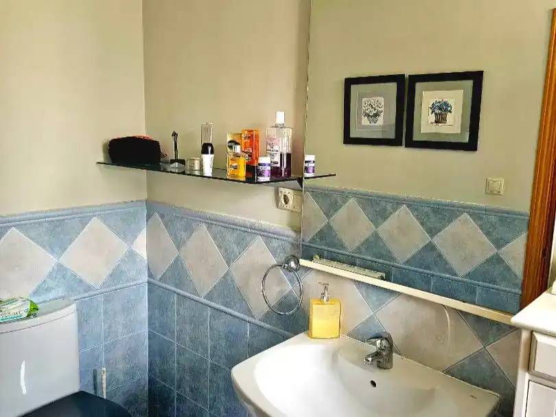 Baño de Piso en venta en Chillarón de Cuenca con Calefacción, Jardín privado y Parquet