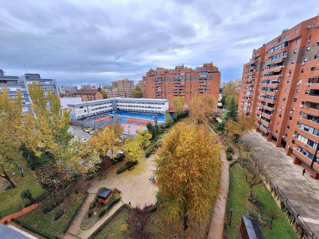 Vista exterior de Pis en venda en Fuenlabrada amb Calefacció i Terrassa