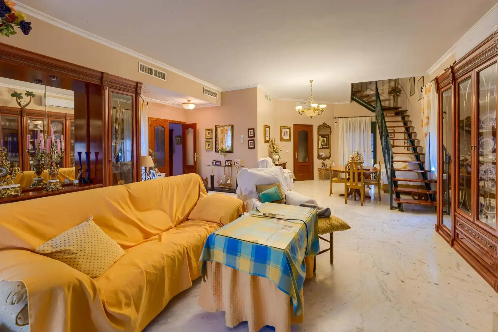 Living room of Houses for sale in Espartinas  with Air Conditioner, Private garden and Terrace