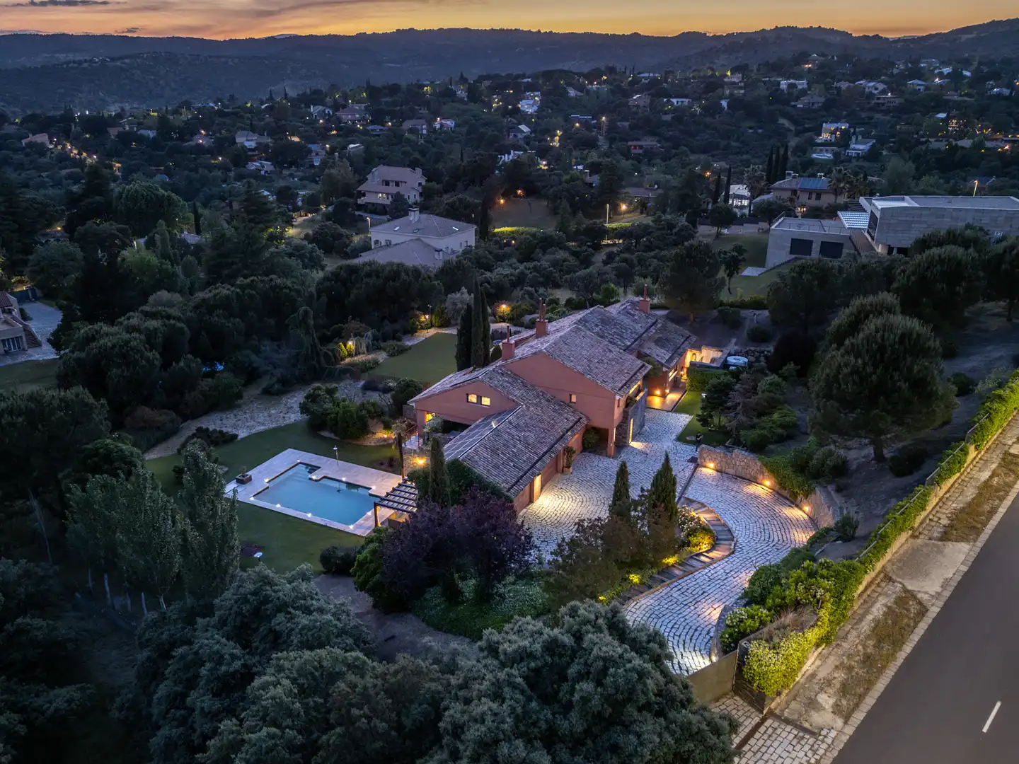 Vista exterior de Casa o xalet en venda en Las Rozas de Madrid amb Aire condicionat, Calefacció i Jardí privat