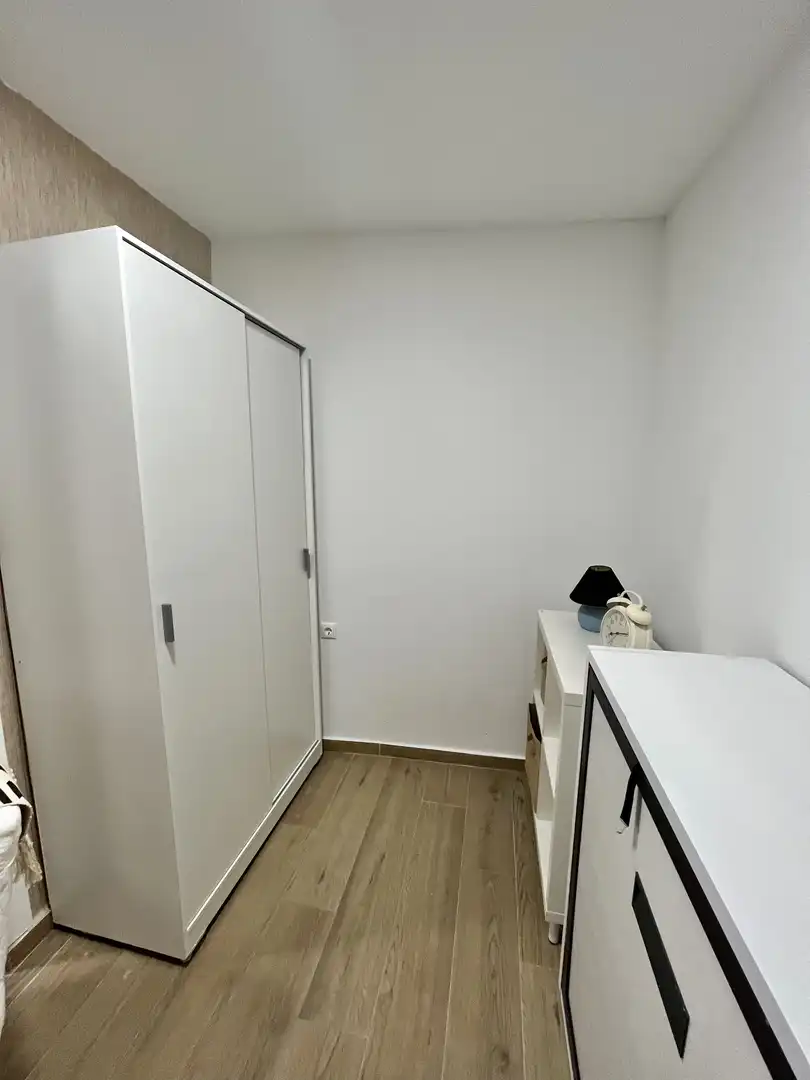 Study for rent in Calle de Podadores, Centro Ciudad