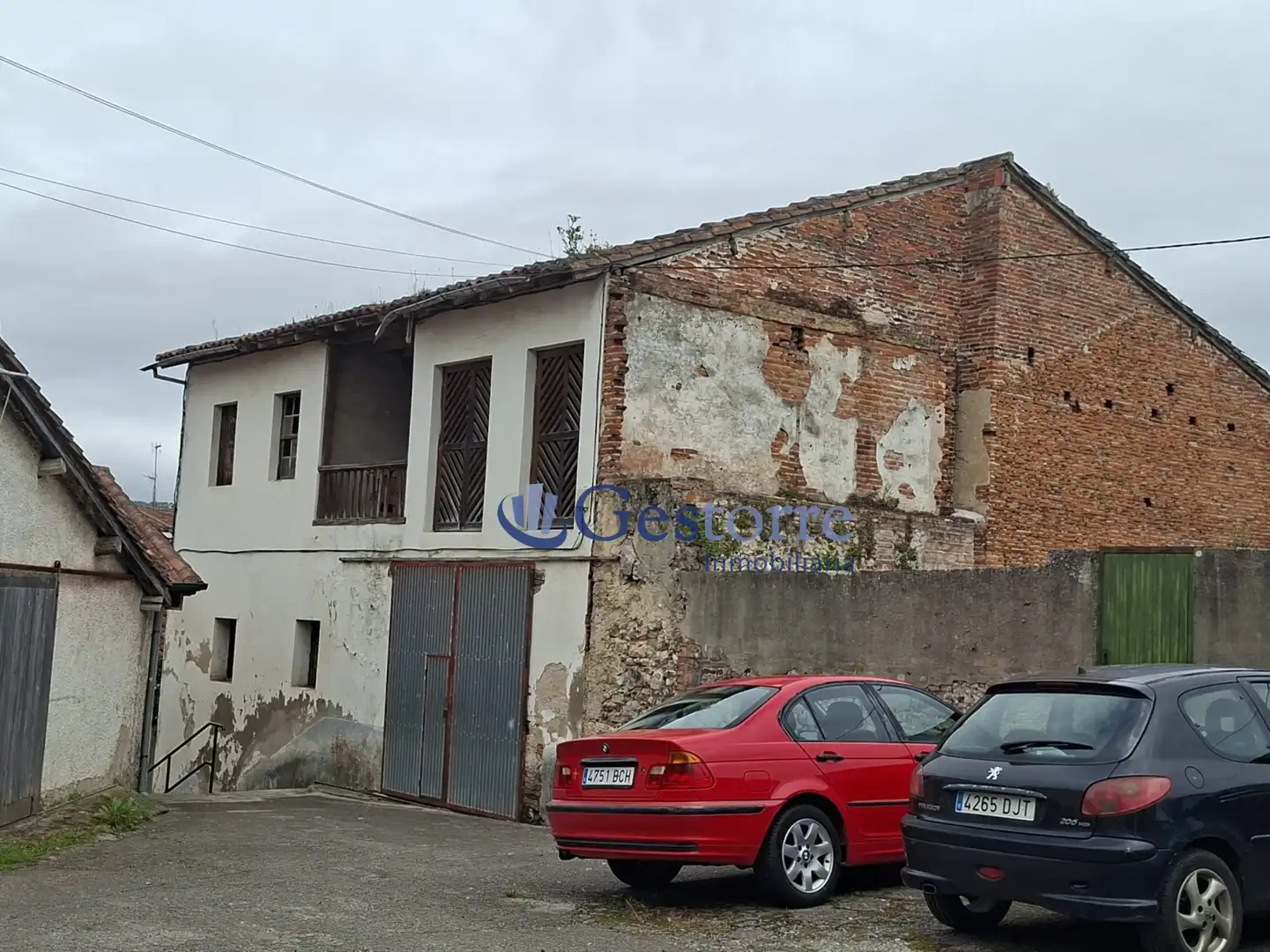 Vista exterior de Edificio en venta en Llanes