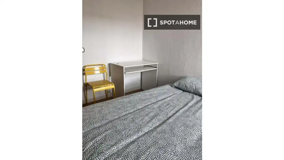 Schlafzimmer von Wohnung zur Miete in Madrid mit Klimaanlage, Heizung und Möbliert