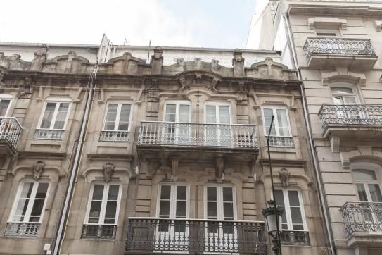 Vista exterior de Pis en venda en Vigo  amb Parquet i Balcó
