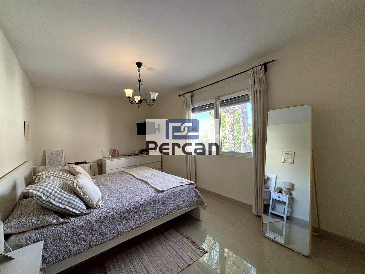 Habitación de Casa o chalet en venta en El Campello con Aire acondicionado, Calefacción y Jardín privado