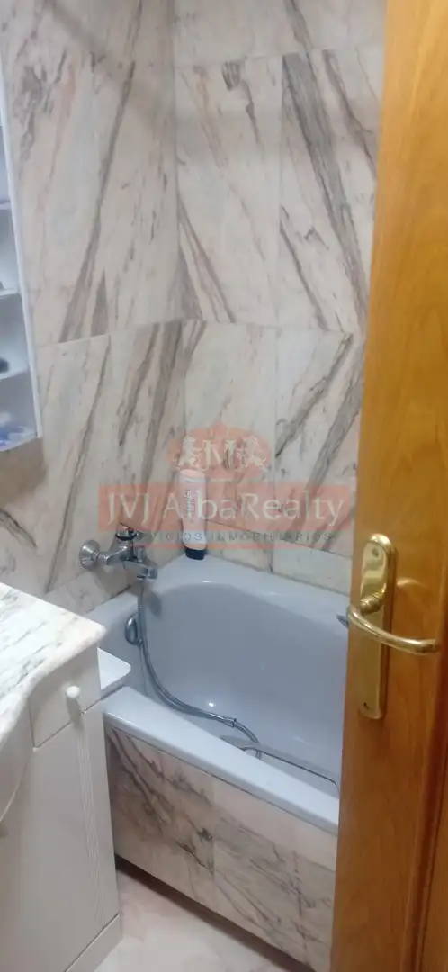 Bathroom of Apartments for sale in Albacete  with Air Conditioner, Heating and Furnished