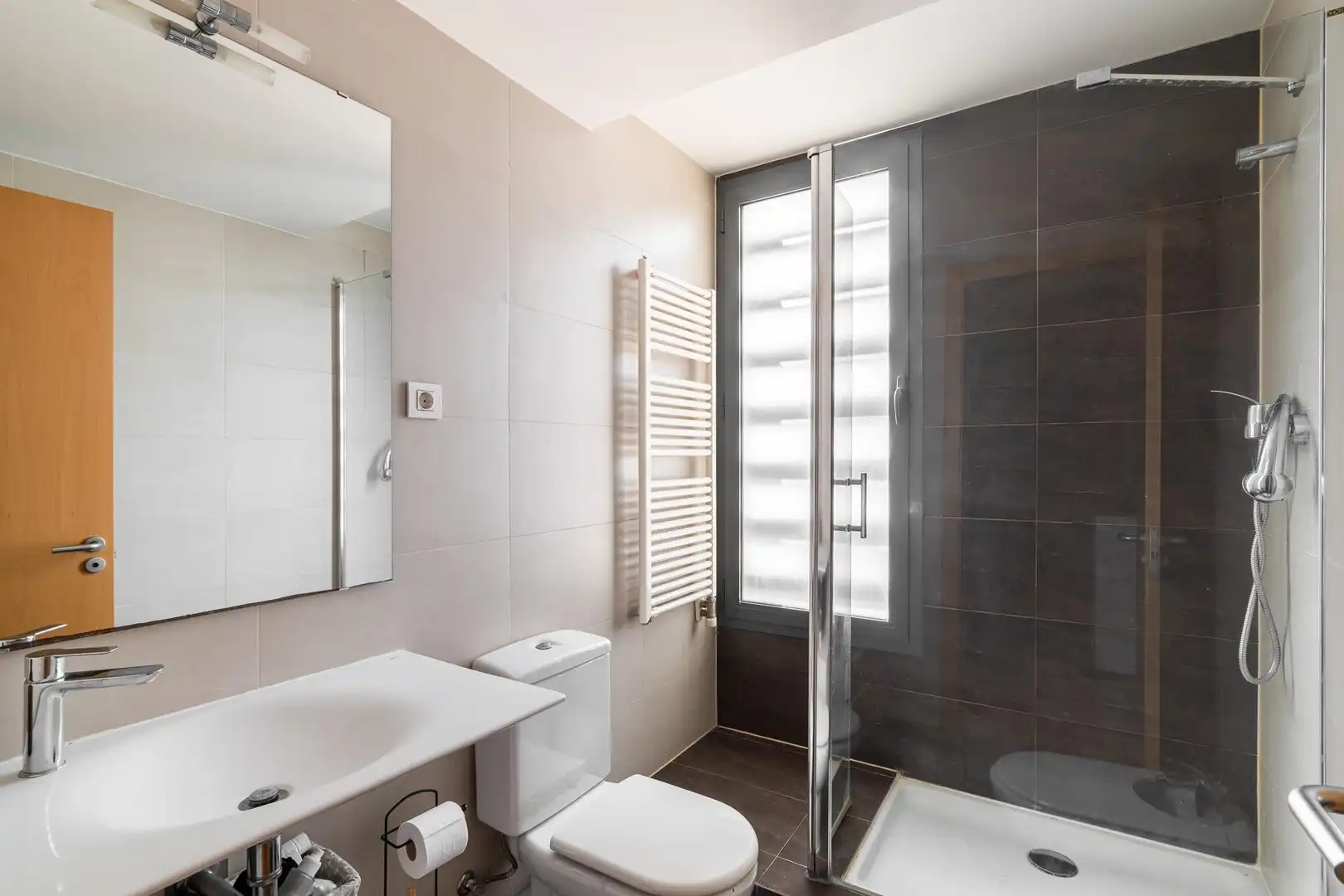 Baño de Piso en venta en Viladecans con Aire acondicionado, Calefacción y Jardín privado