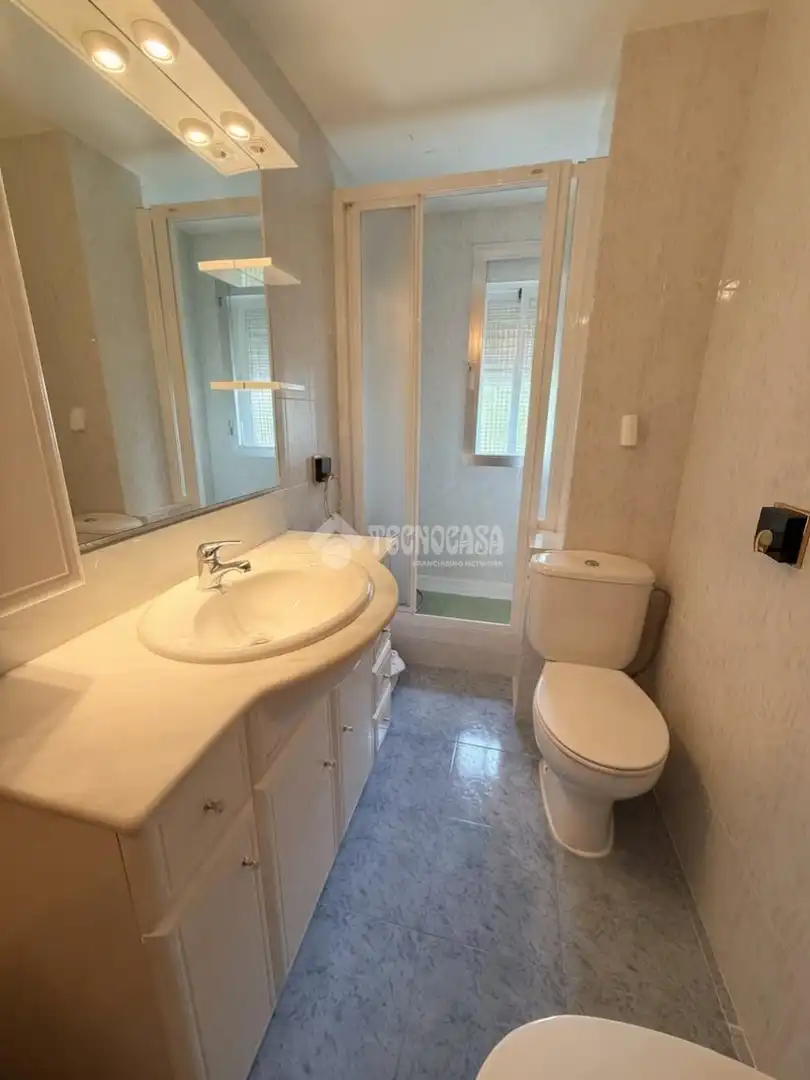 Bathroom of Flat for sale in Madrid  with Heating and Terrace
