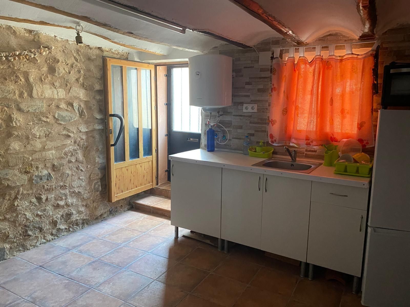 Cuina de Finca rústica en venda en Villanueva de Jiloca amb Jardí privat