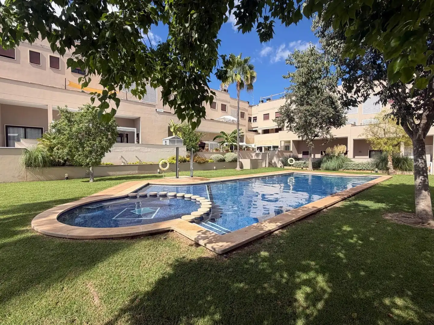 Schwimmbecken von Dachboden zum Verkauf in Inca mit Privatgarten, Terrasse und Balkon