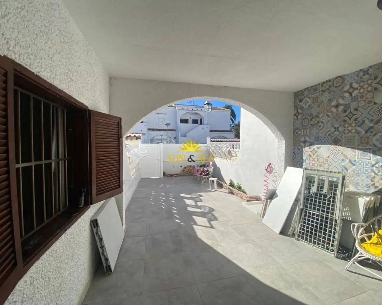 Vista exterior de Casa o xalet de lloguer en Pilar de la Horadada amb Aire condicionat, Calefacció i Moblat