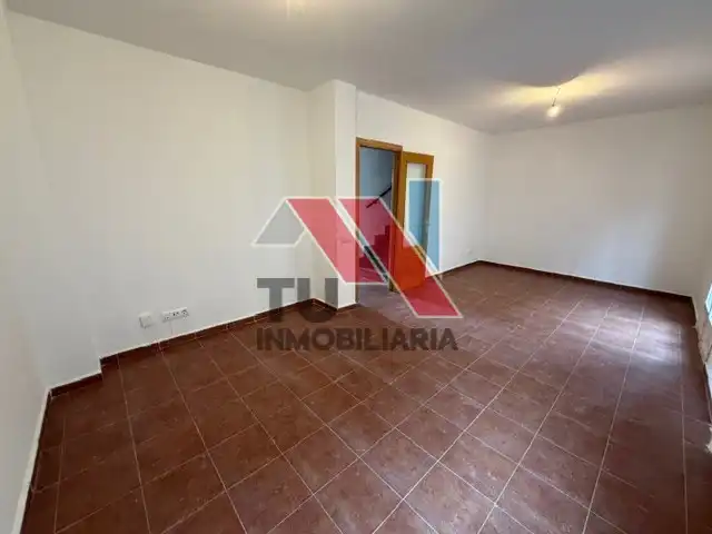 Sala d'estar de Casa o xalet en venda en Otero amb Calefacció, Jardí privat i Balcó