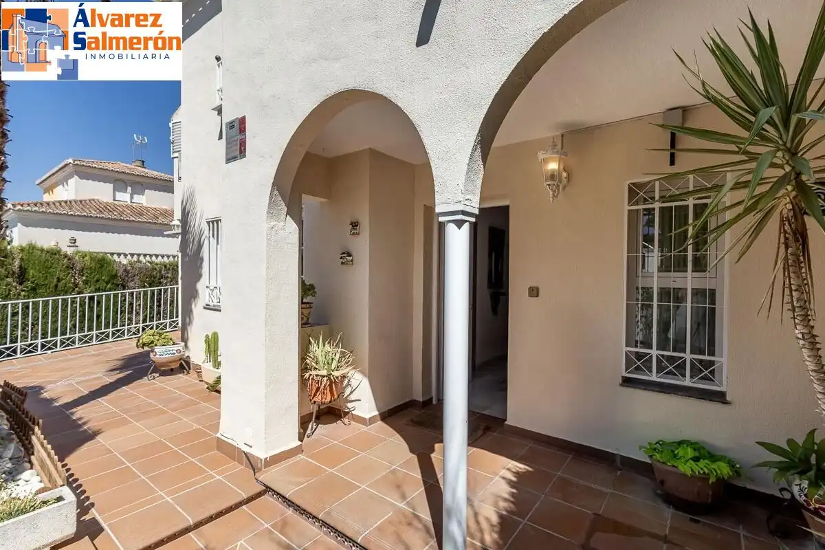 Houses for sale in Altos de la Zubia