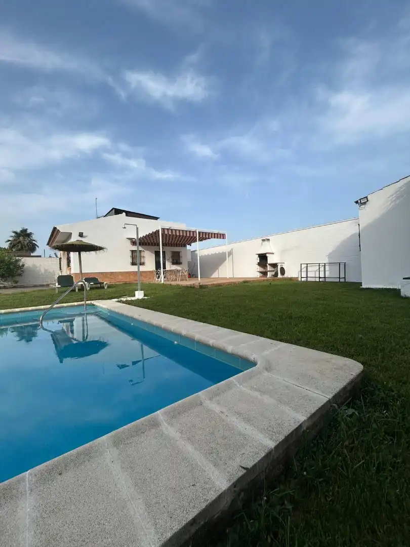 Detached house with pool for sale in Villaverde del Río